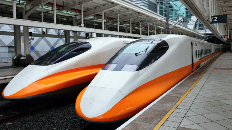 “Speed and Innovation: Exploring the World of Bullet Trains”